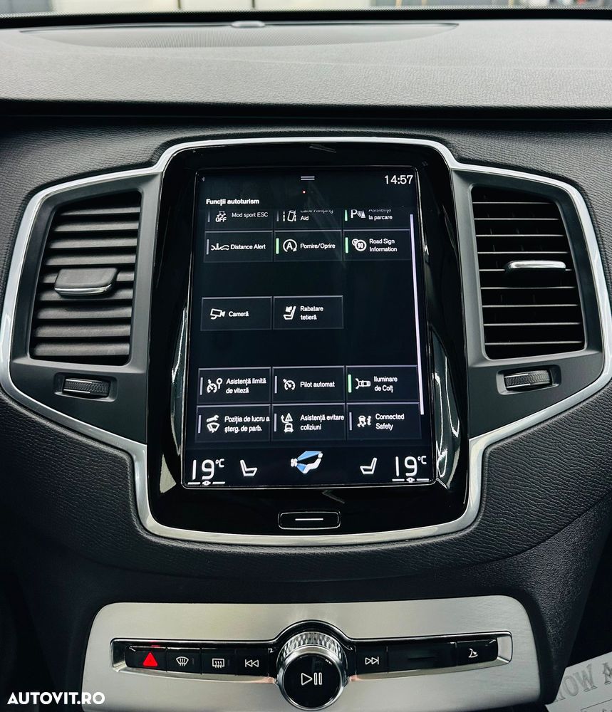 Volvo XC 90 D5 AWD Geartronic Momentum - 32