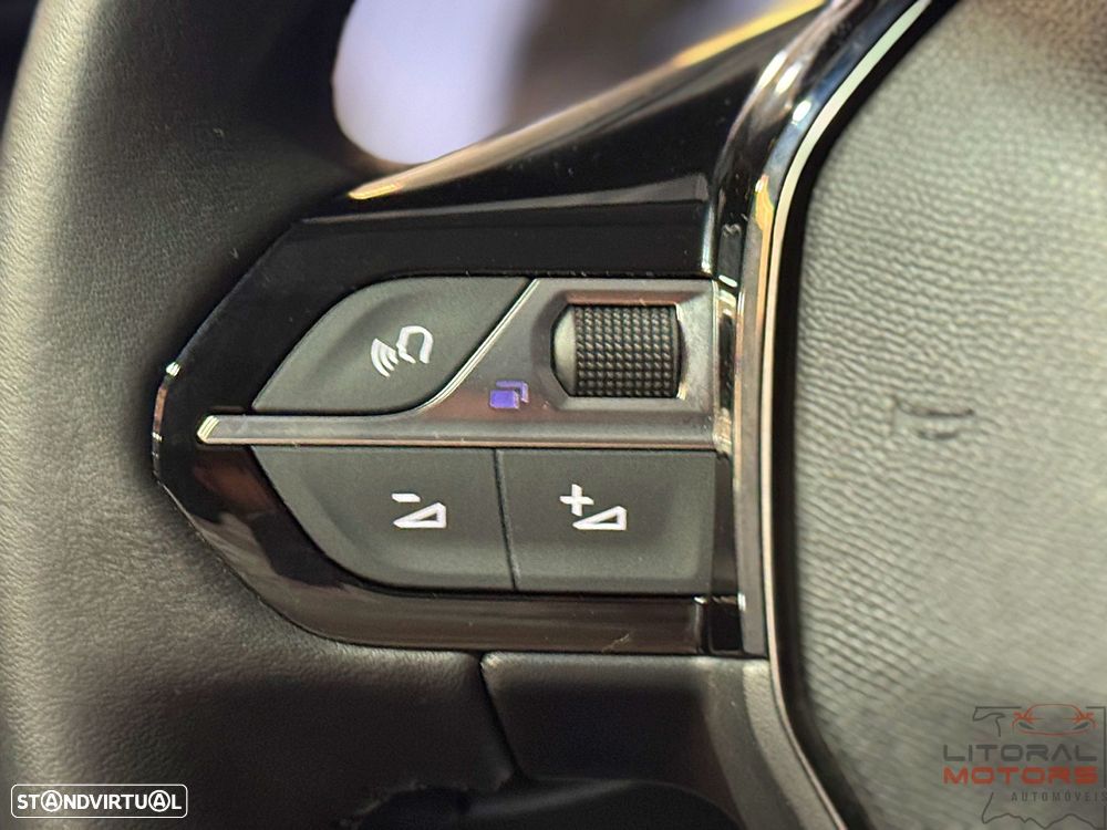 Peugeot 2008 1.2 PureTech Allure Pack - 22