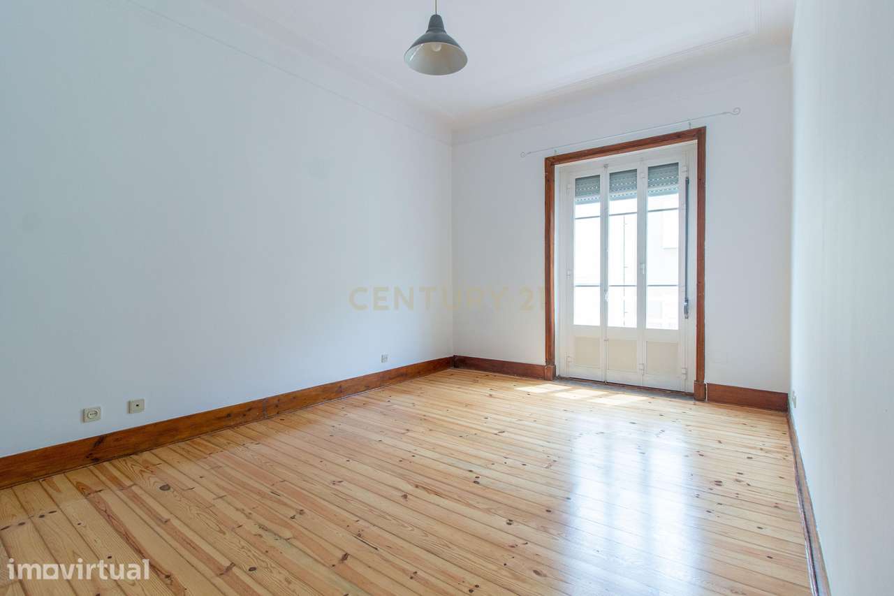 Apartamento T2 (pode ter aproveitamento de 3 quartos) - Grande imagem: 3/19