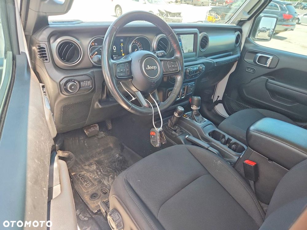 Jeep Wrangler - 8