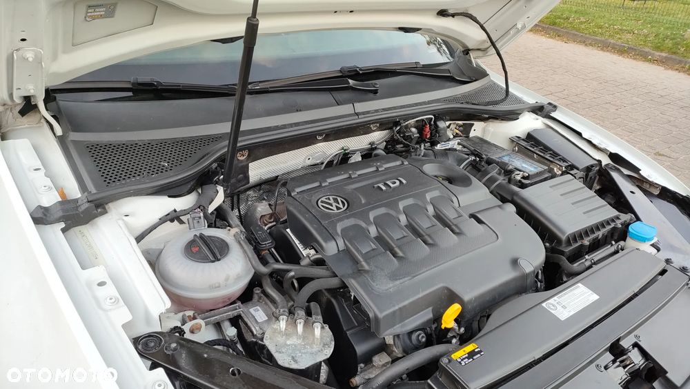Volkswagen Passat 2.0 TDI SCR DSG Comfortline - 26