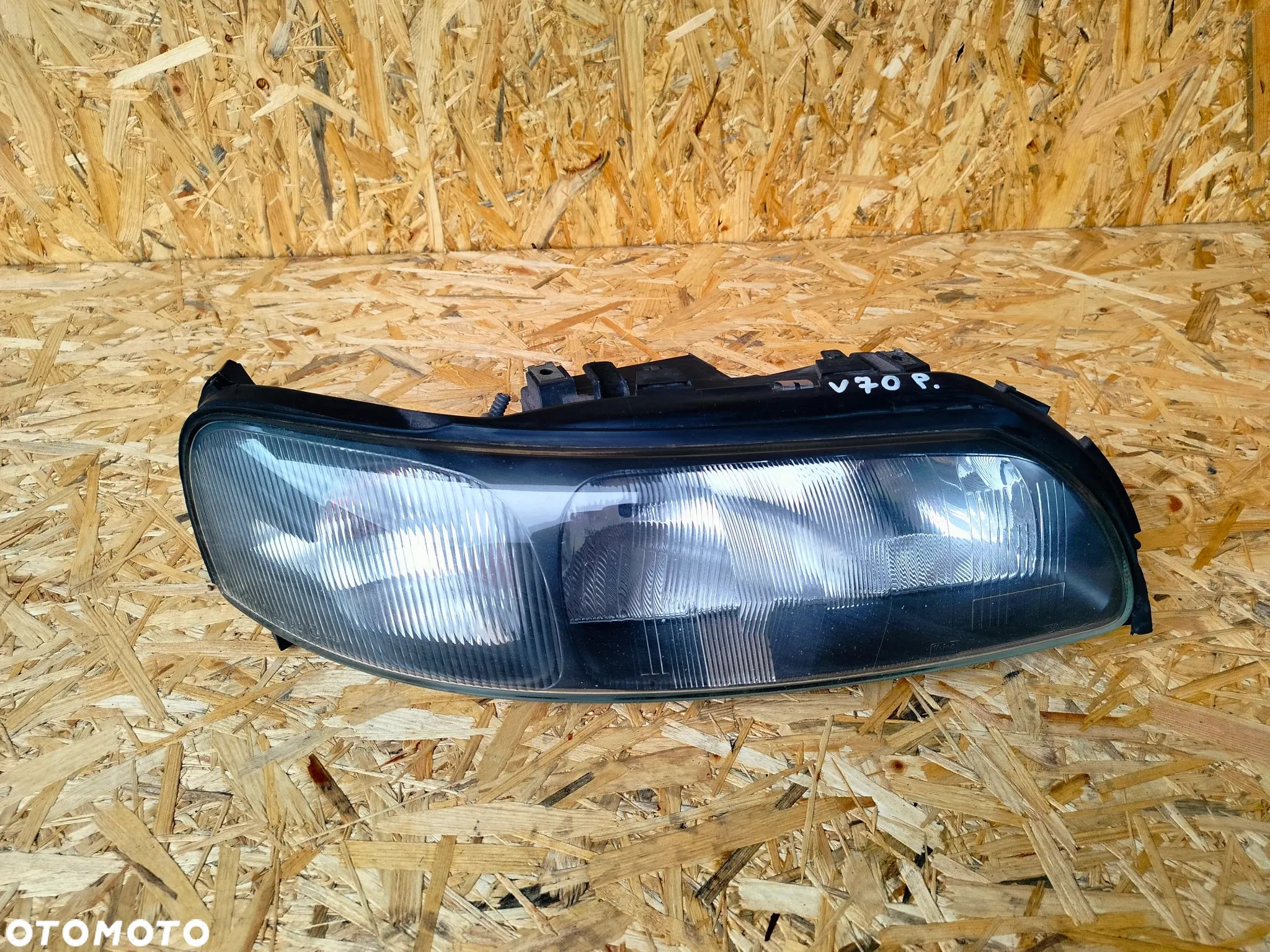 Lampa Przód Przednia Prawa Volvo V70 II XC70 II 00-07r. - 1