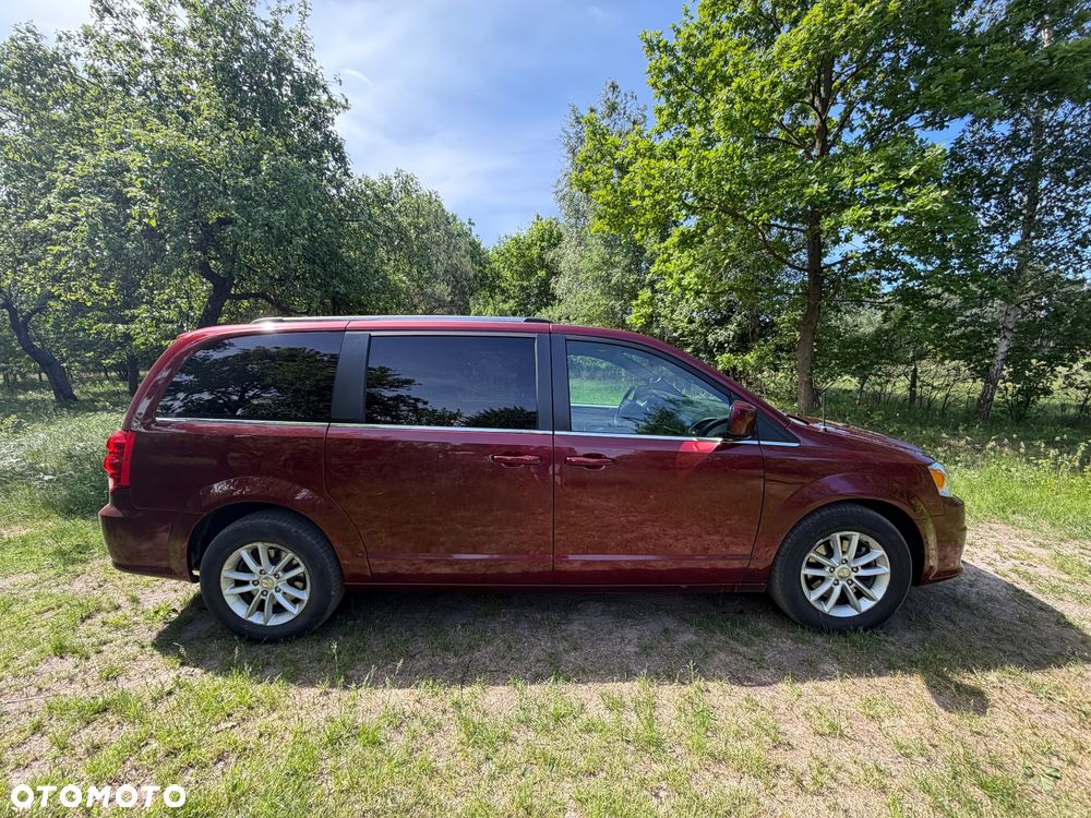 Dodge Grand Caravan - 8