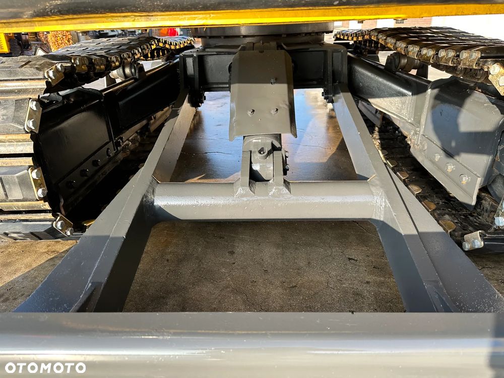 Komatsu PC56 - 17