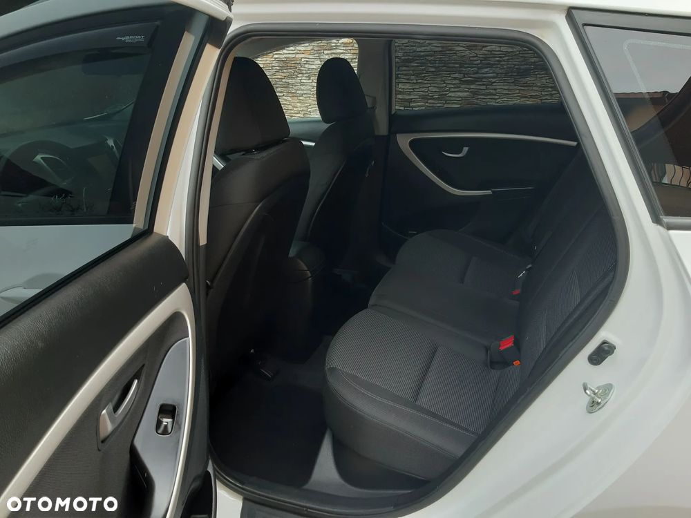 Hyundai i30 blue Kombi 1.4 YES Gold - 31