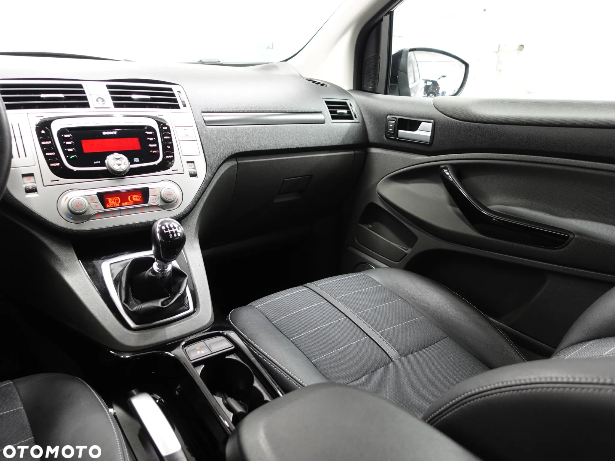 Ford Kuga 2.0 TDCi 4WD Titanium - 36