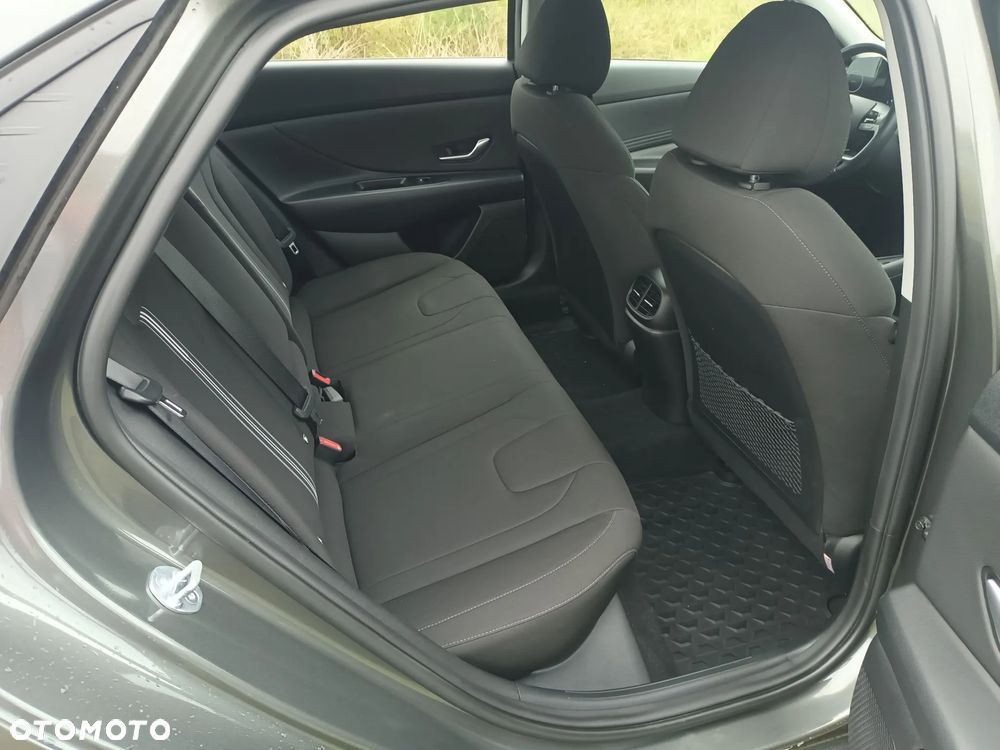 Hyundai Elantra 1.6 Smart CVT - 23
