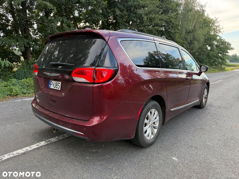 Chrysler Pacifica - 3