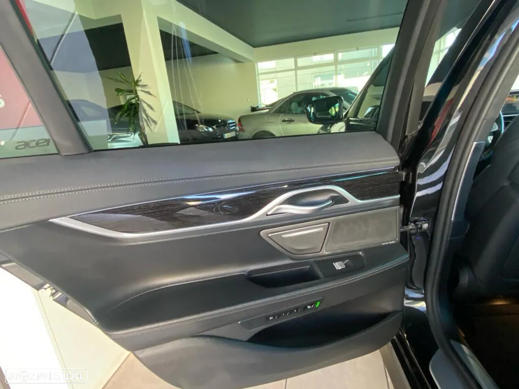 BMW 740 d xDrive Pack M Auto - 27