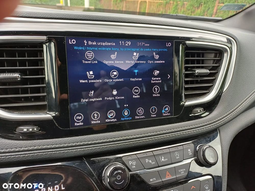 Chrysler Pacifica - 12