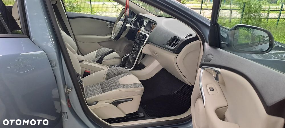 Volvo V40 T3 Geartronic Momentum - 21