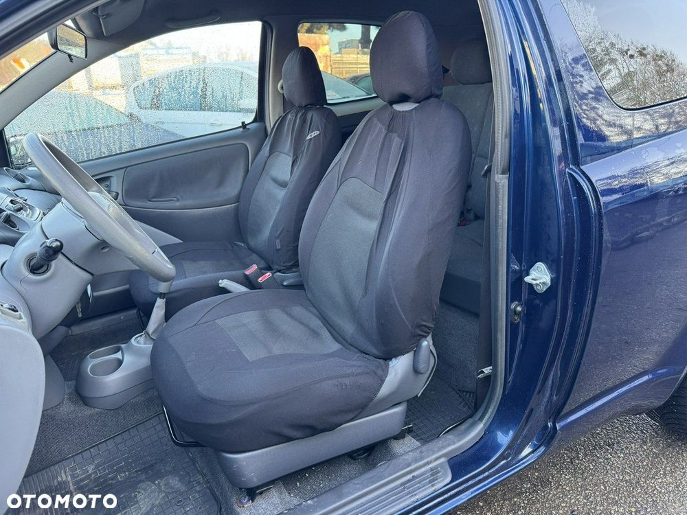 Toyota Yaris 1.0 Base - 13