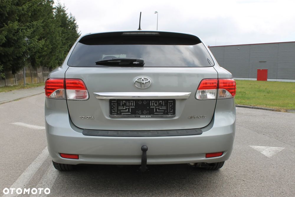Toyota Avensis 1.8 Premium - 8