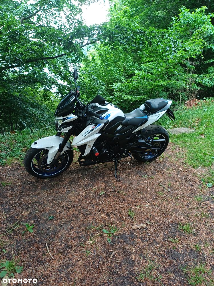 Suzuki GSX - 2