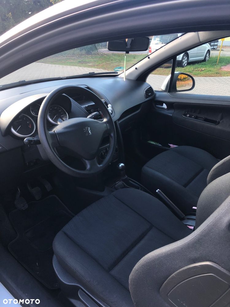 Peugeot 207 - 11