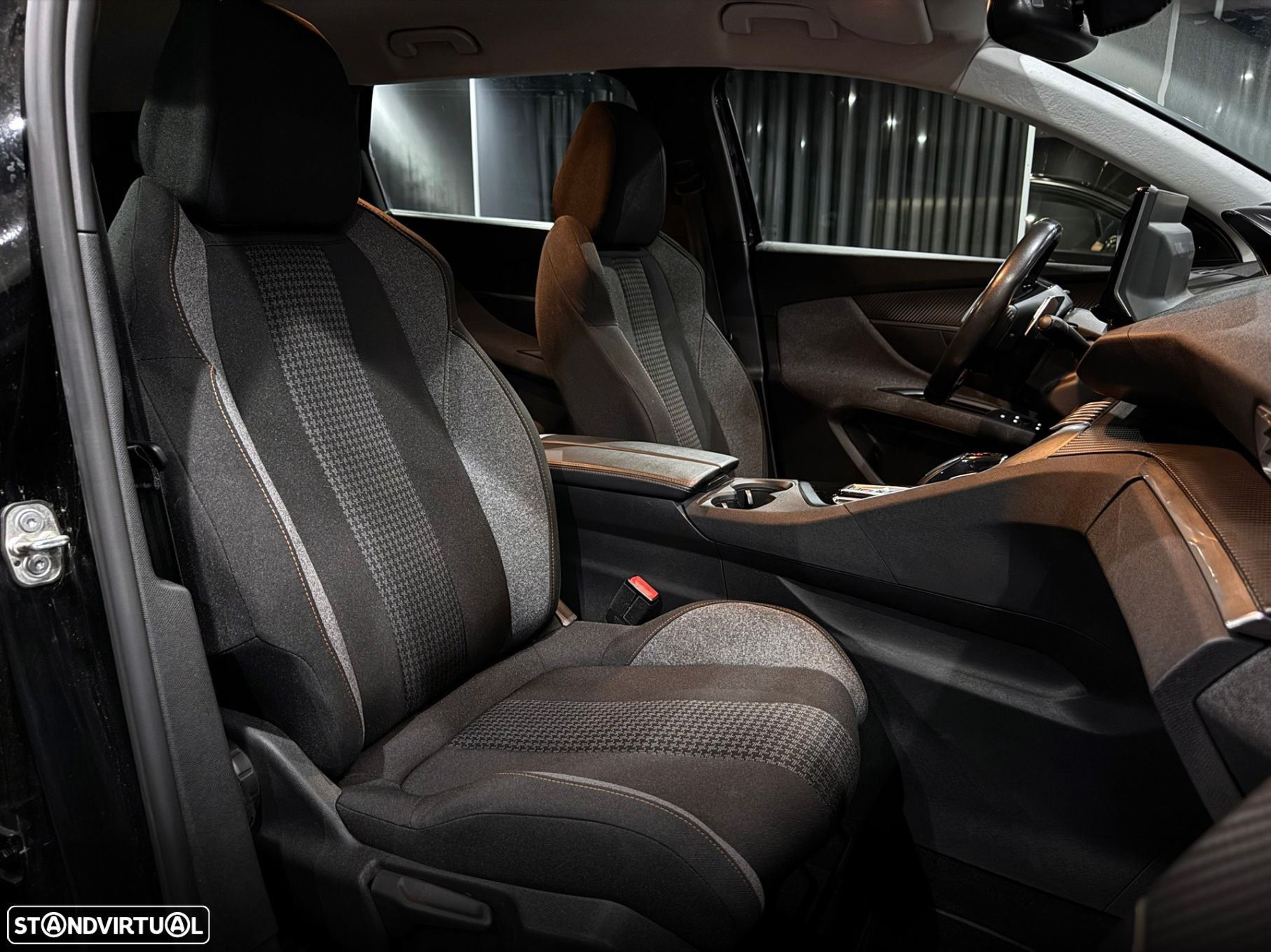 Peugeot 5008 1.2 PureTech Allure Pack EAT8 - 32
