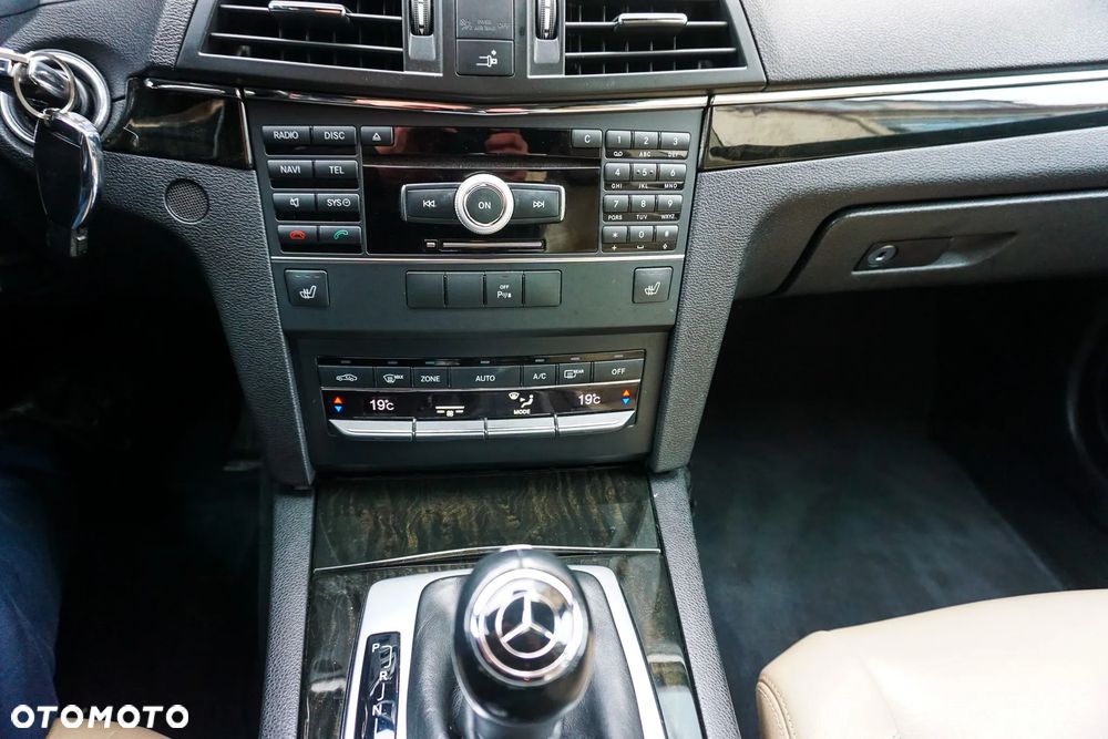 Mercedes-Benz Klasa E 250 BlueEFFICIENCY 7G-TRONIC Avantgarde - 30