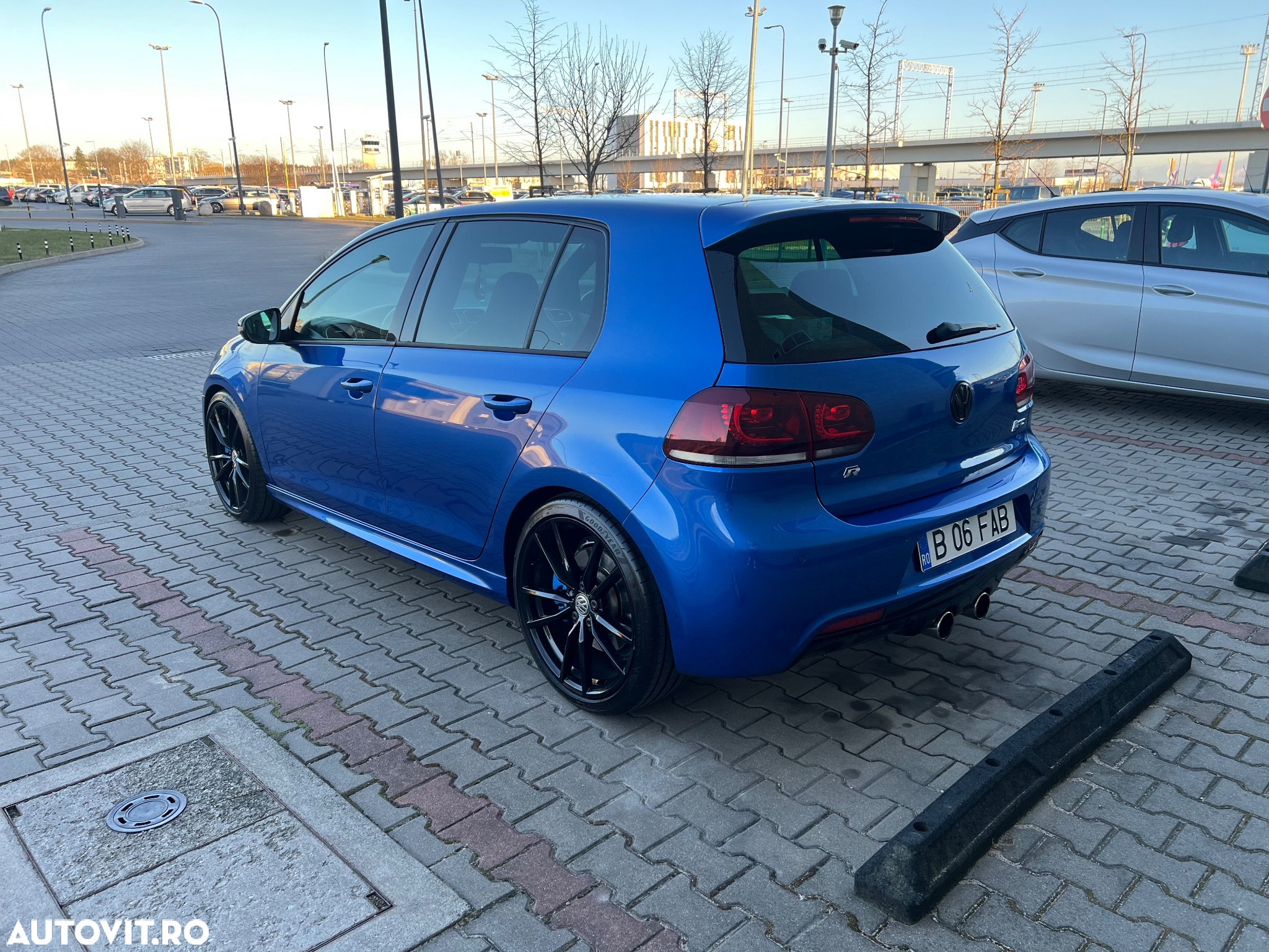 Volkswagen Golf R 2.0 TSI Motion DSG - 3