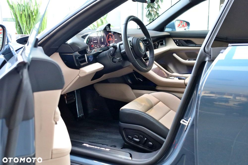 Porsche Taycan - 10
