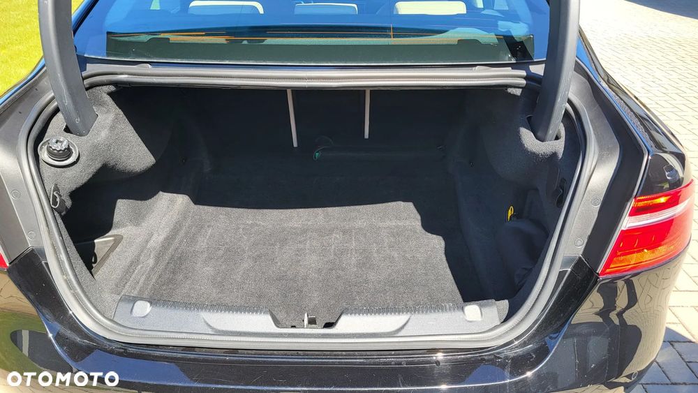 Jaguar XE 2.0 D Prestige - 6