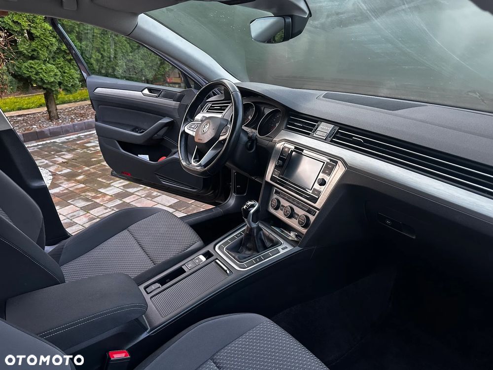 Volkswagen Passat - 14