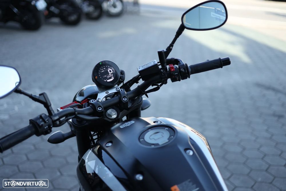 Yamaha XSR 900 - 8
