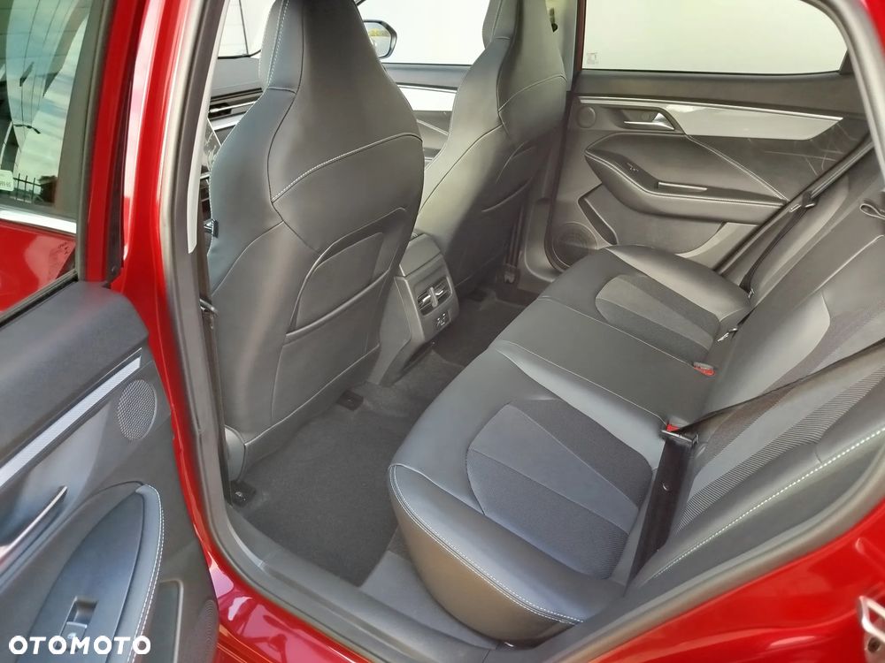 JAC J7 Plus CVT - 24