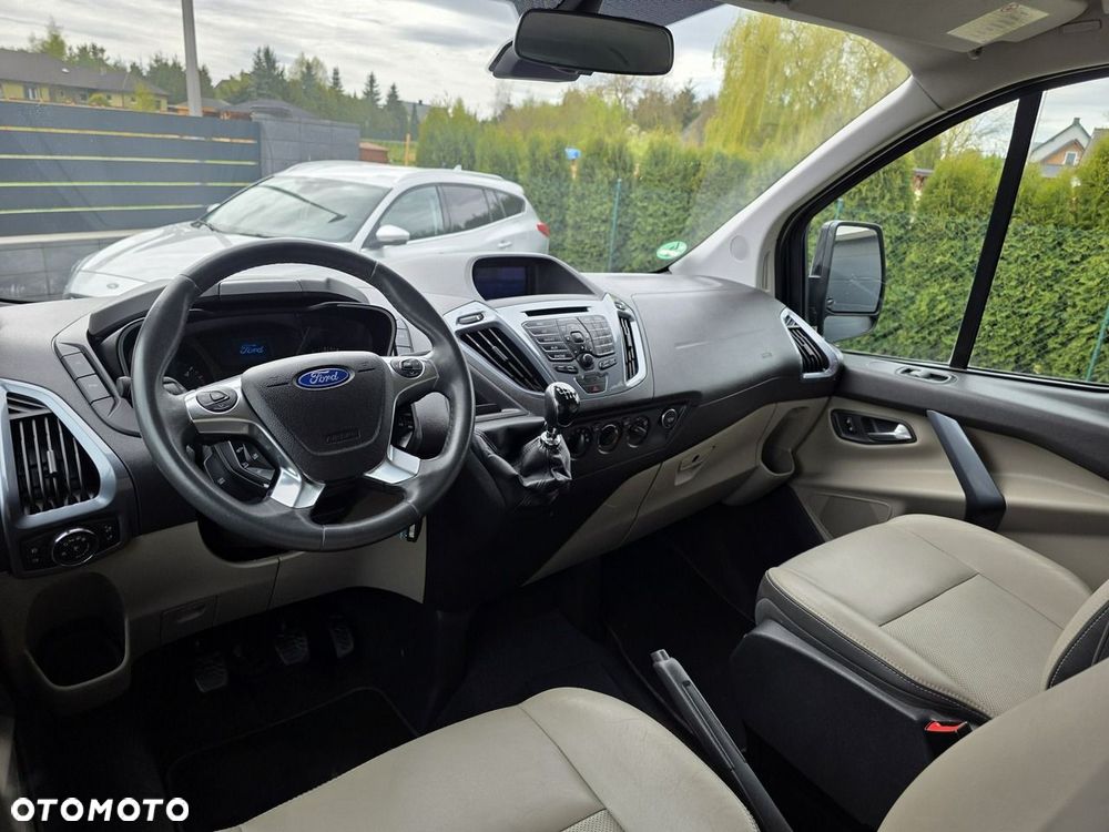 Ford Tourneo Custom - 23