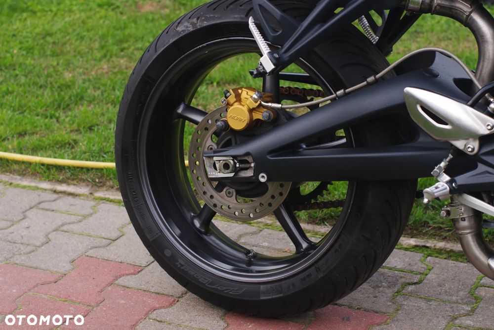 Triumph Street Triple - 8