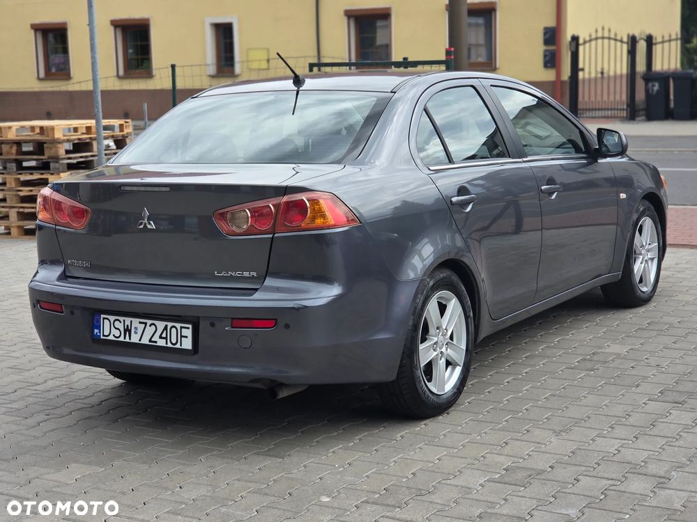 Mitsubishi Lancer 1.8 Invite - 3