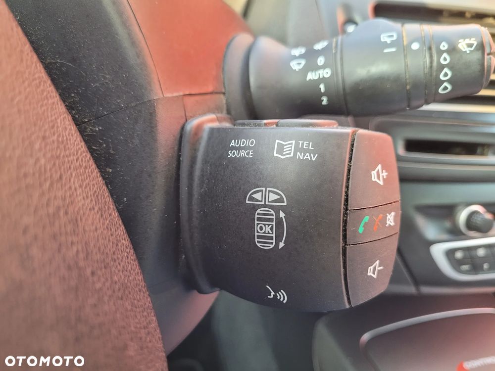 Renault Laguna dCi 150 FAP Start-Stop GT - 27