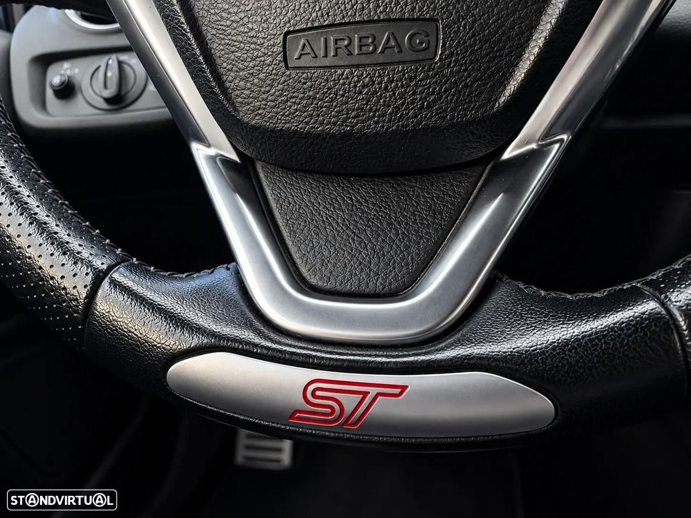 Ford Fiesta 1.6 EcoBoost ST - 17