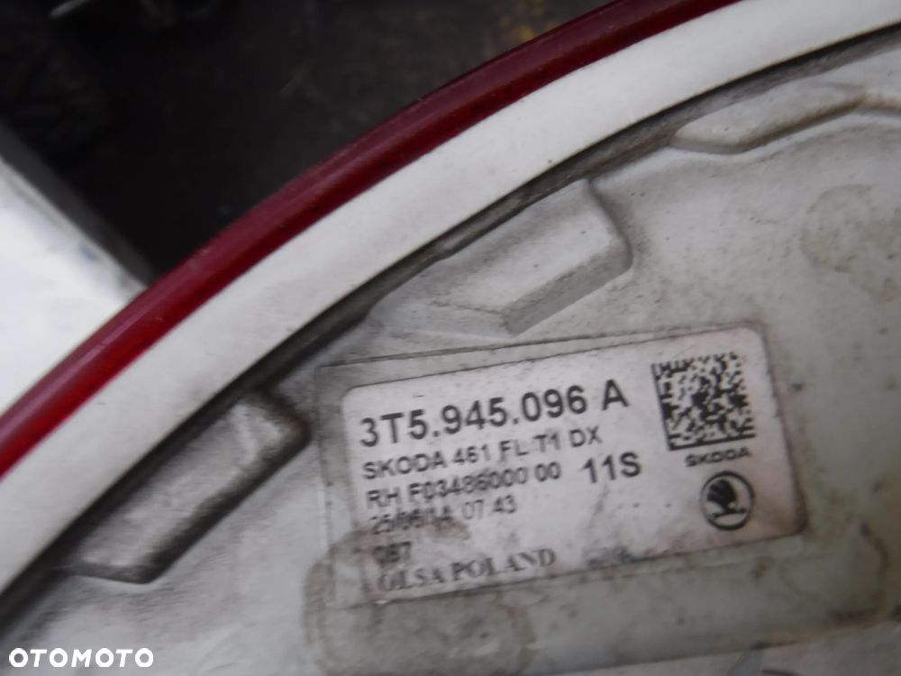 Skoda Superb II 2 lift  led sedan hb lampa prawa tyl  w blotnik 3T5945096A - 4