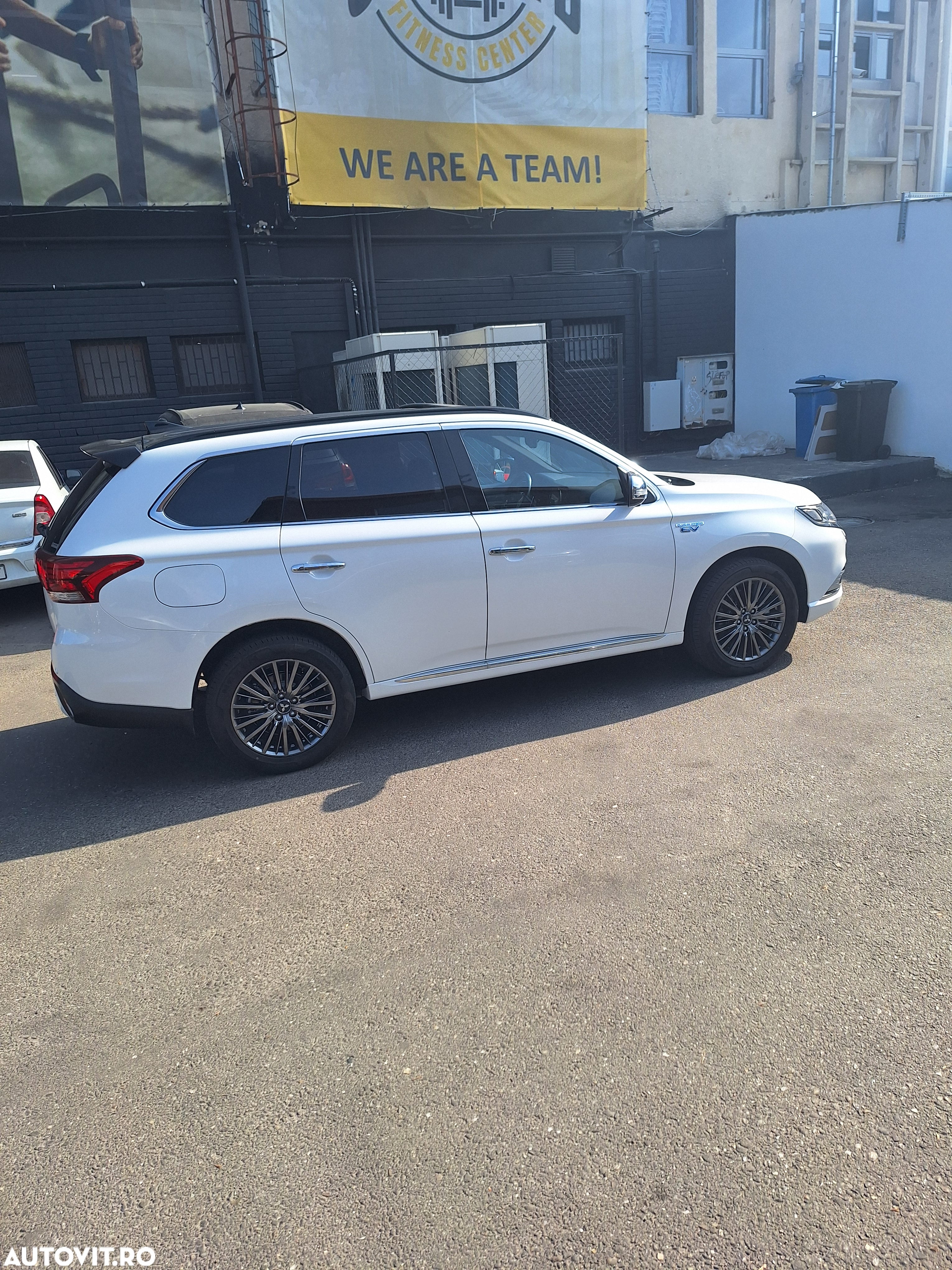 Mitsubishi Outlander 2.4 4WD Plug-In Hybrid Top - 3