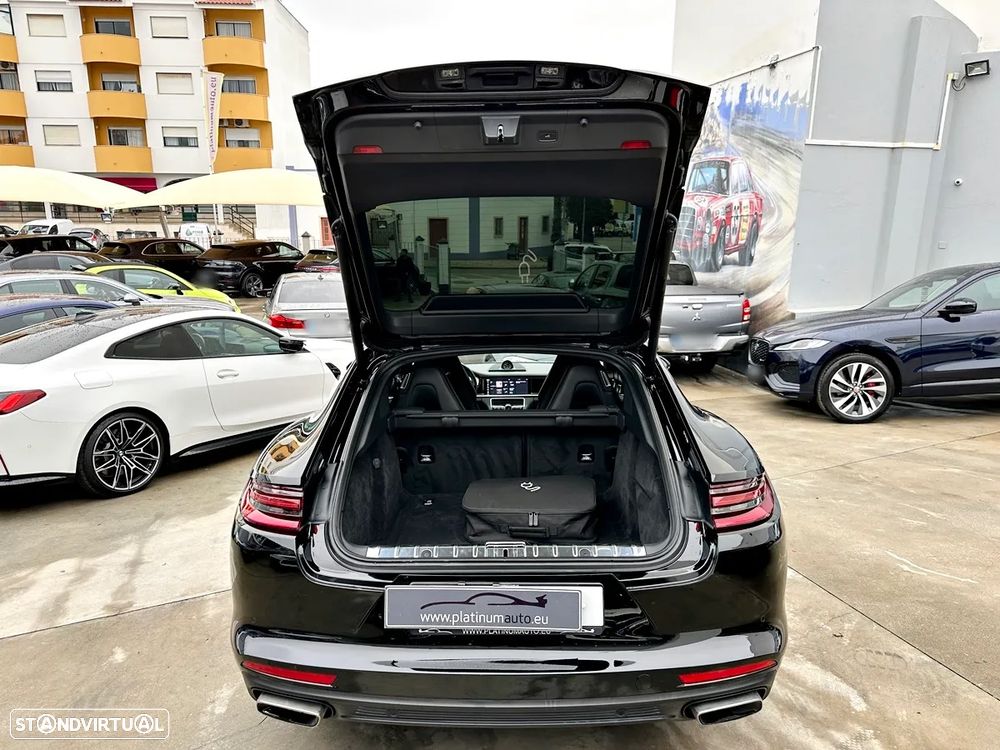 Porsche Panamera 4 E-Hybrid - 37