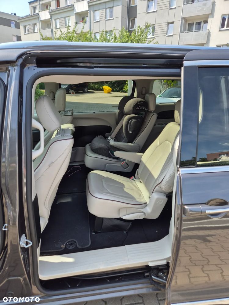 Chrysler Pacifica - 11