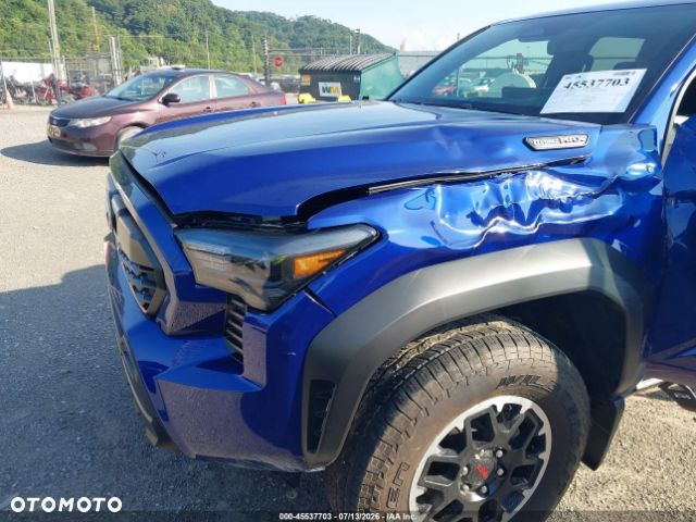 Toyota Tacoma - 4