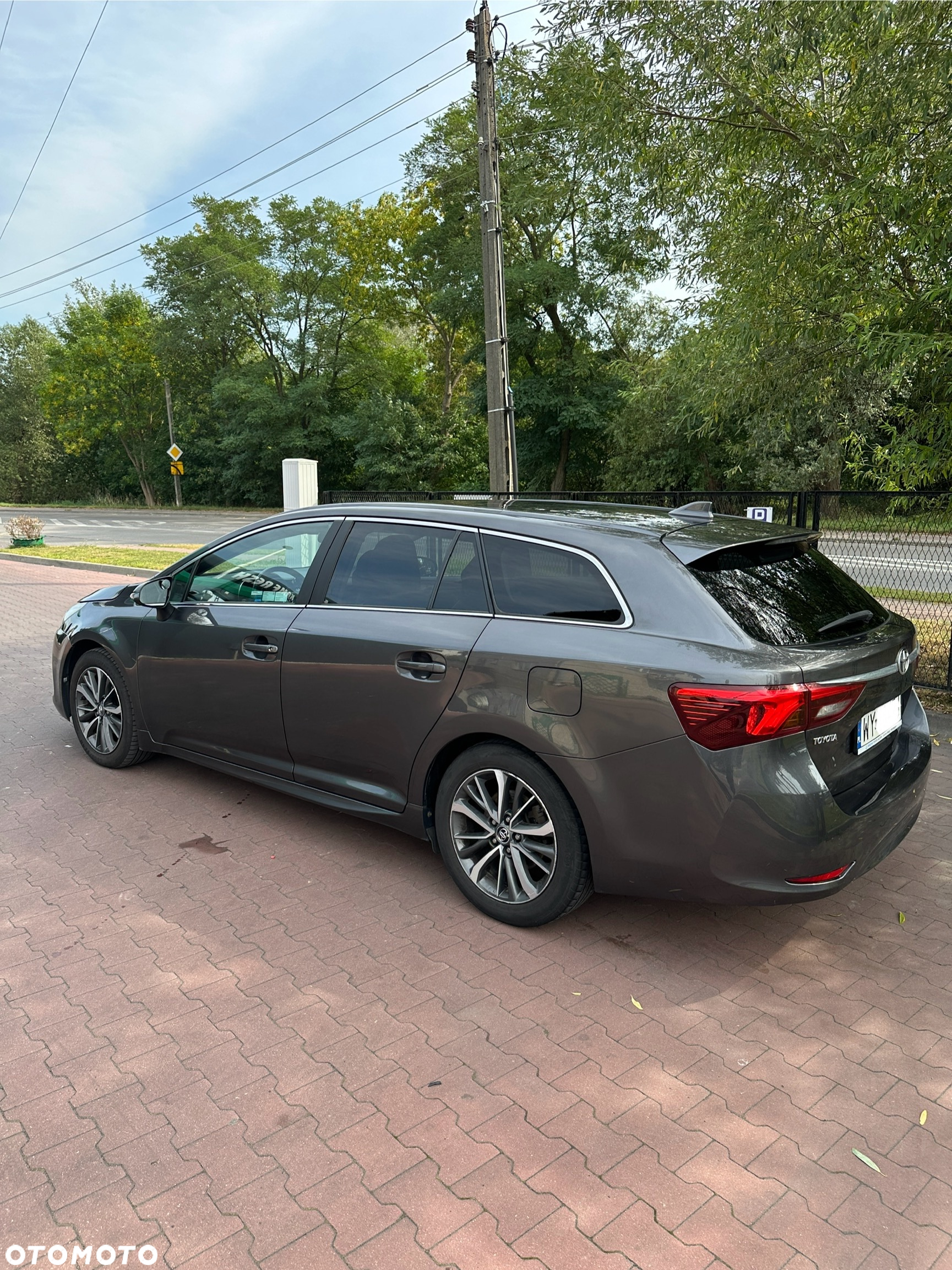 Toyota Avensis 1.8 Premium MS - 3