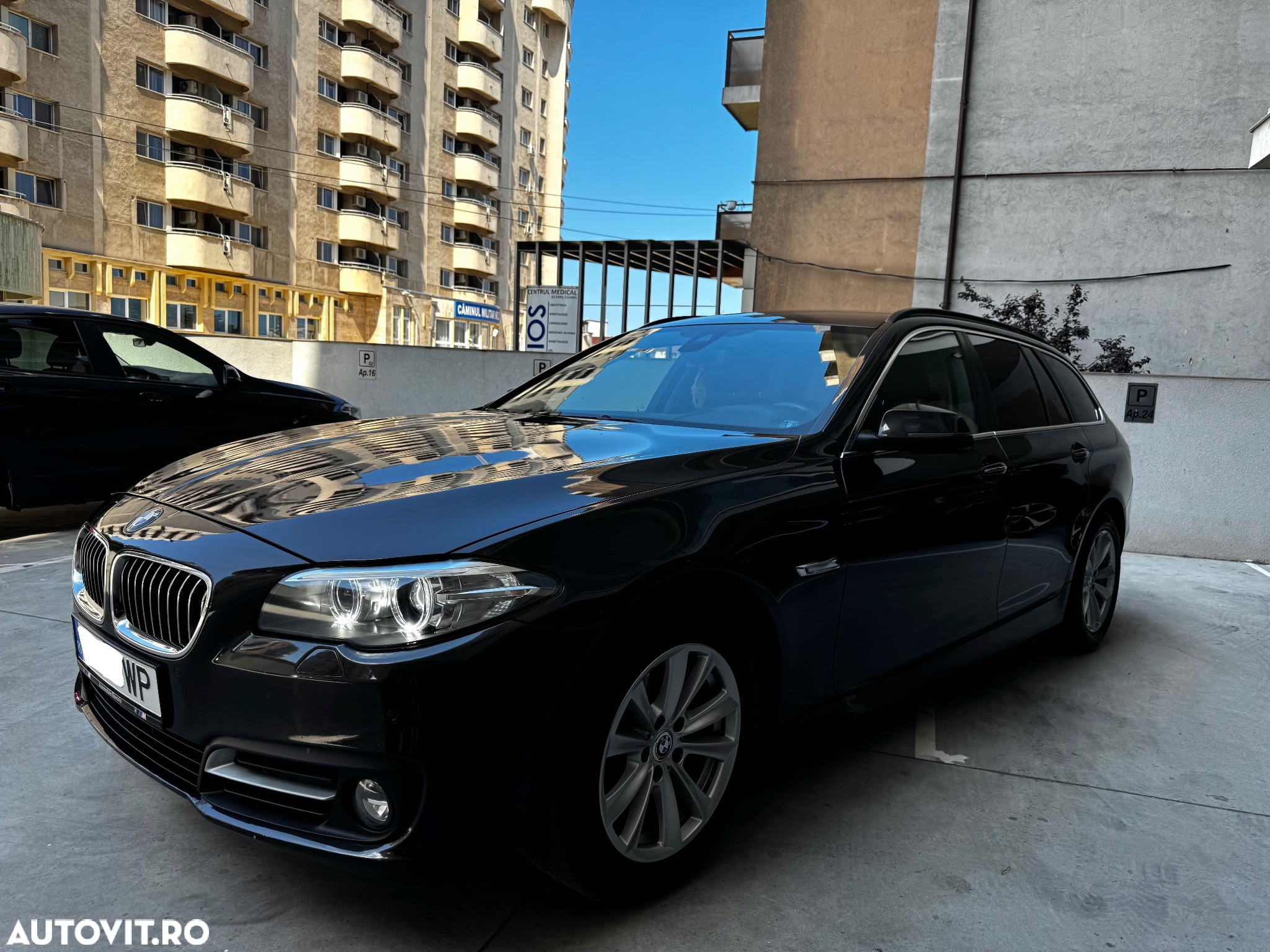 BMW Seria 5 525d xDrive AT - 25