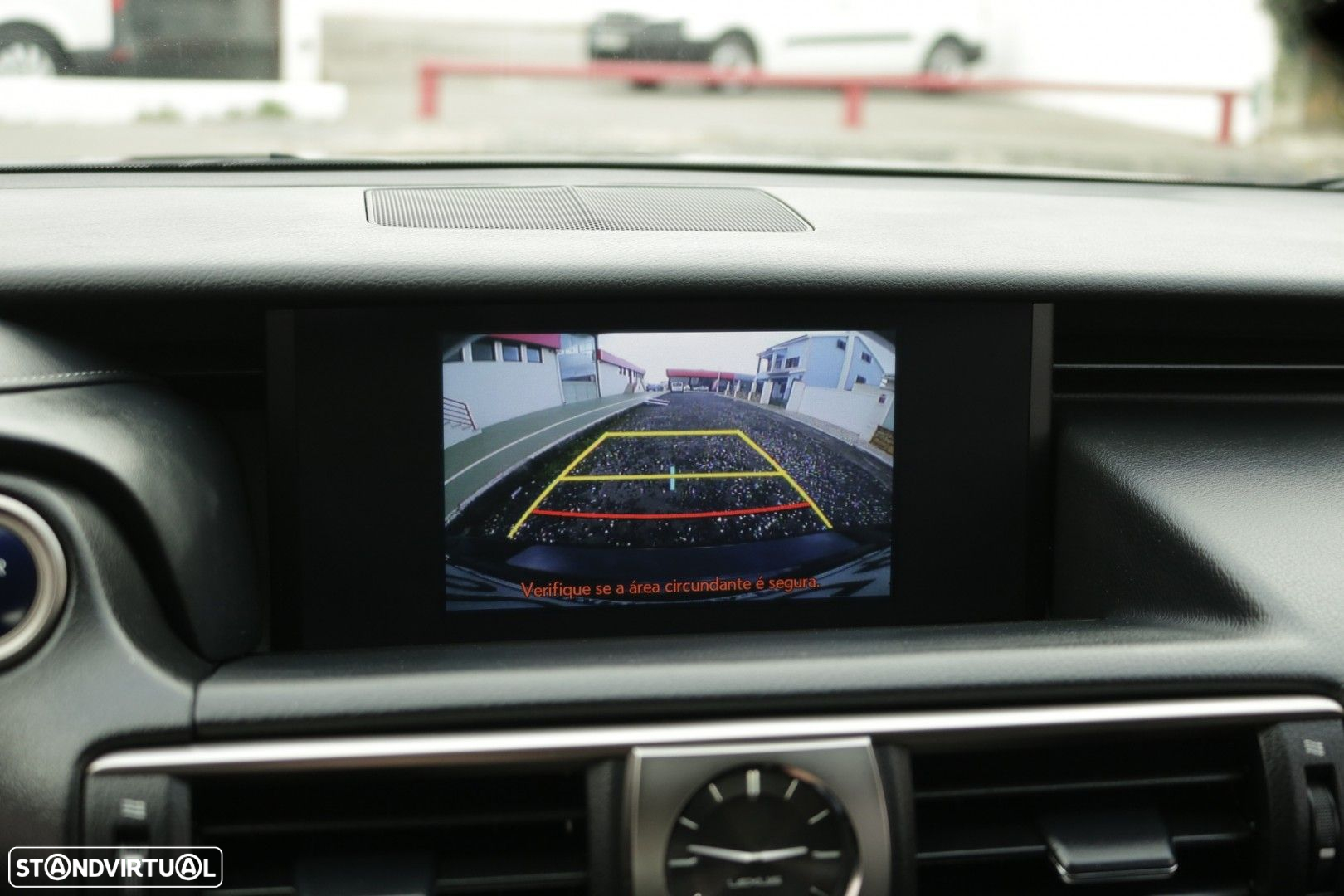Lexus IS 300H Executive - 52