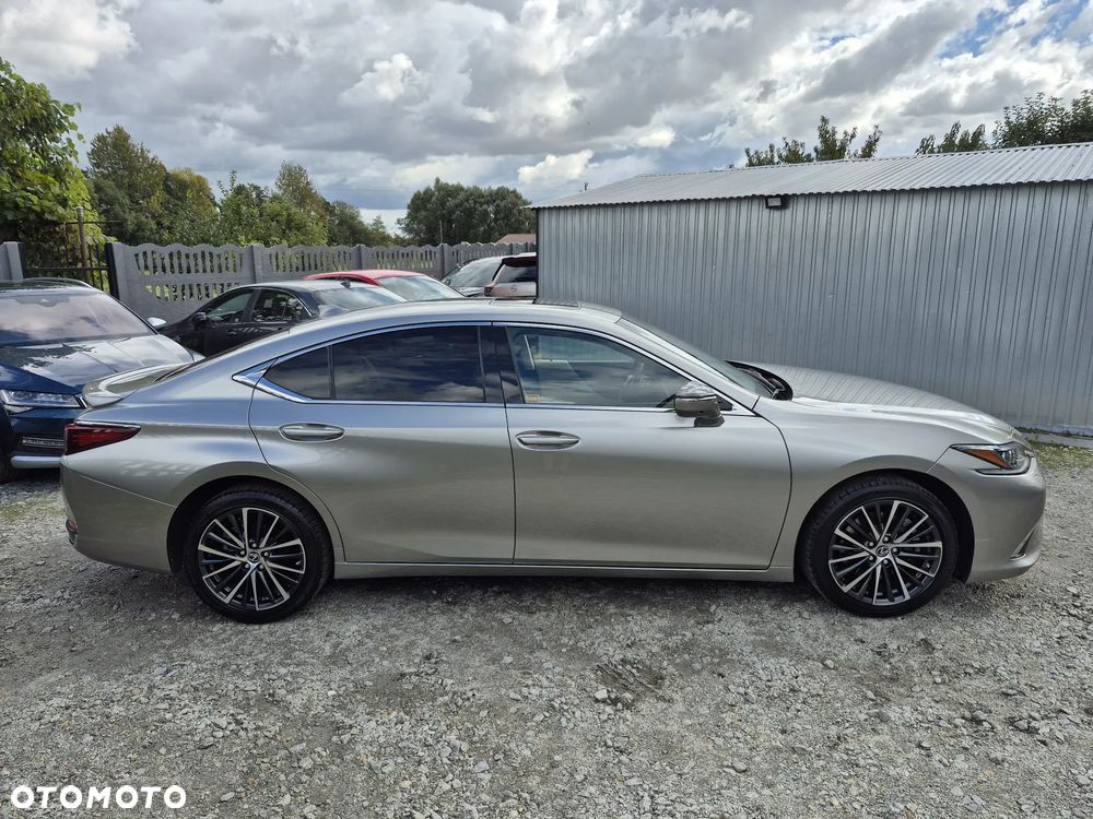 Lexus ES 300h Business Edition - 27