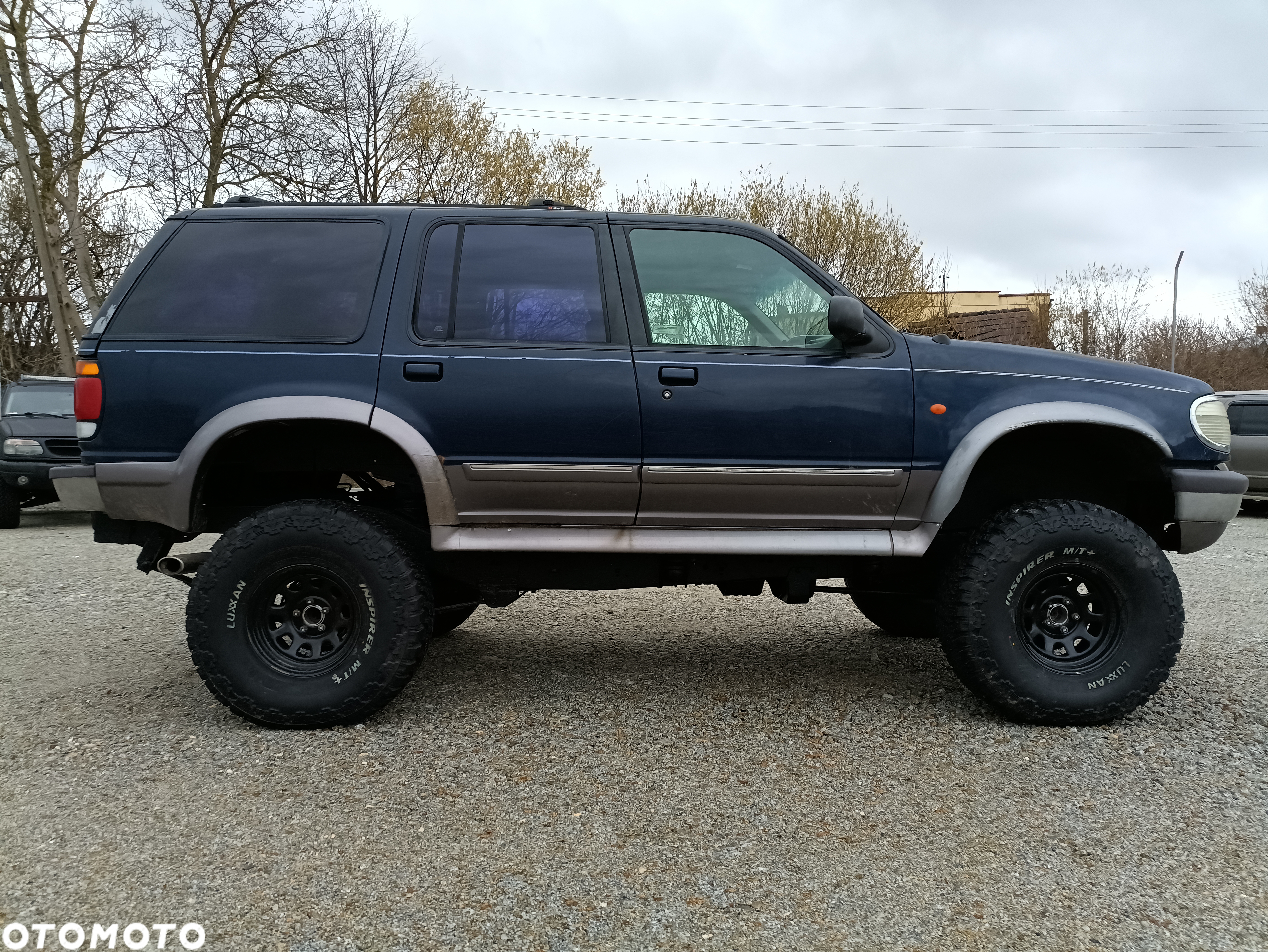 Ford Explorer Standard - 2