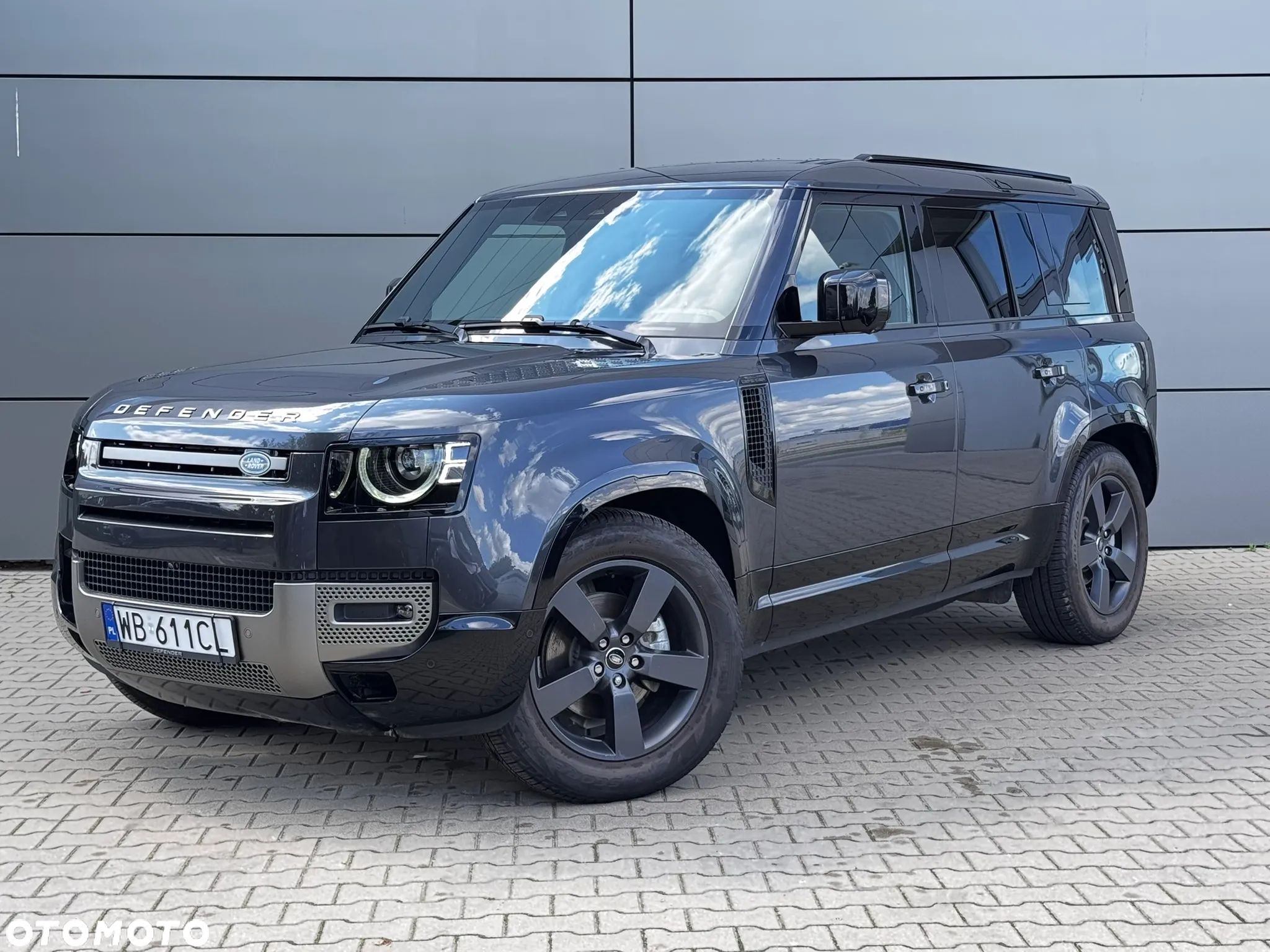 Land Rover Defender - 1