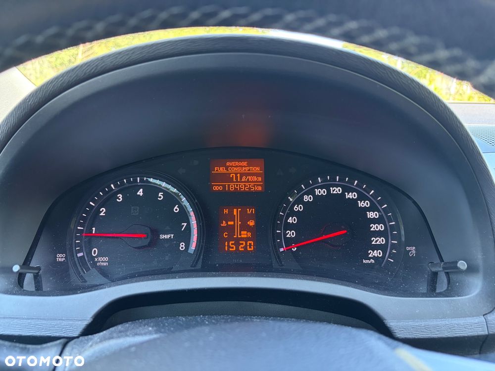Toyota Avensis 1.8 Sol - 12