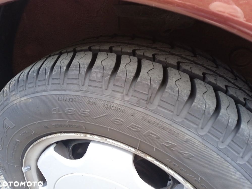 Volkswagen Passat 2.0 GL - 29