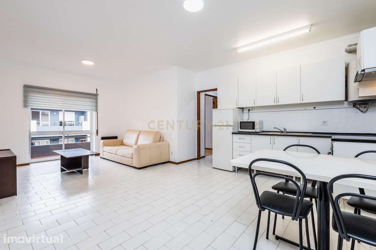 Excelente Apartamento T1 Equipado e Mobilado a 2 Minutos do Centro da - Grande imagem: 2/19