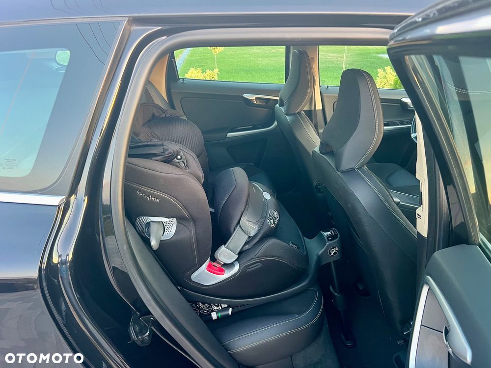 Volvo XC 60 2.4D AWD Momentum - 11
