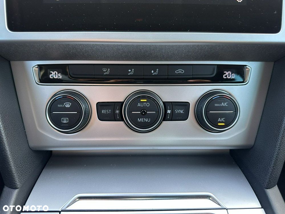 Volkswagen Passat - 35