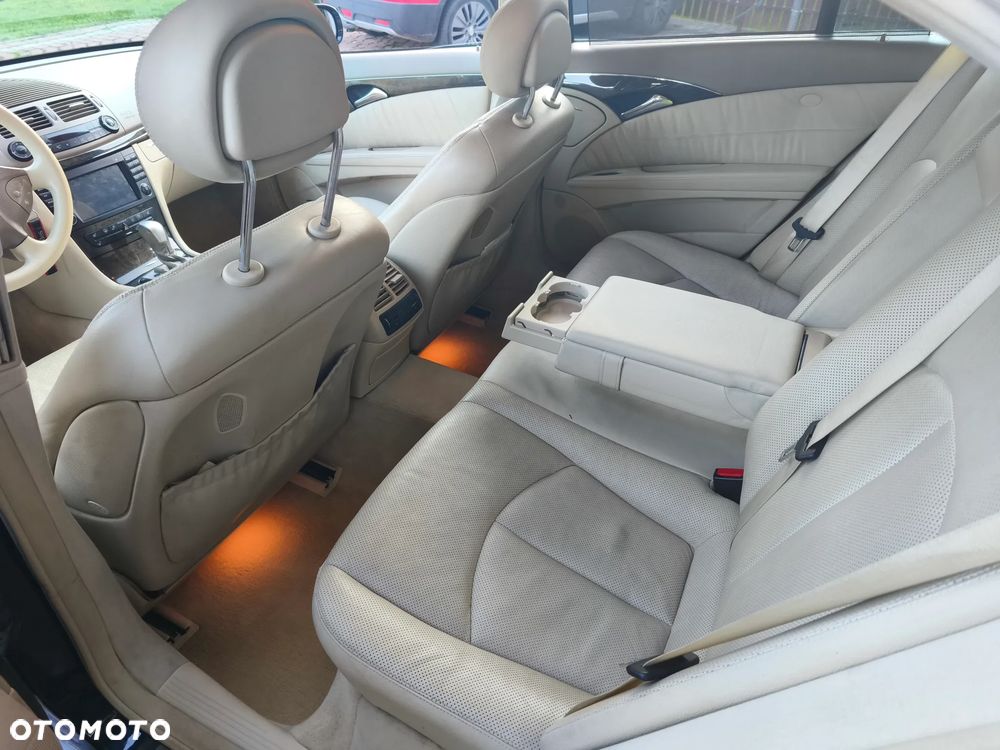 Mercedes-Benz Klasa E 320 4Matic Automatik Avantgarde - 25