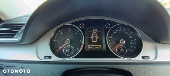 Volkswagen Passat 1.6 TDI DPF BlueMotion Technology Comfortline - 9